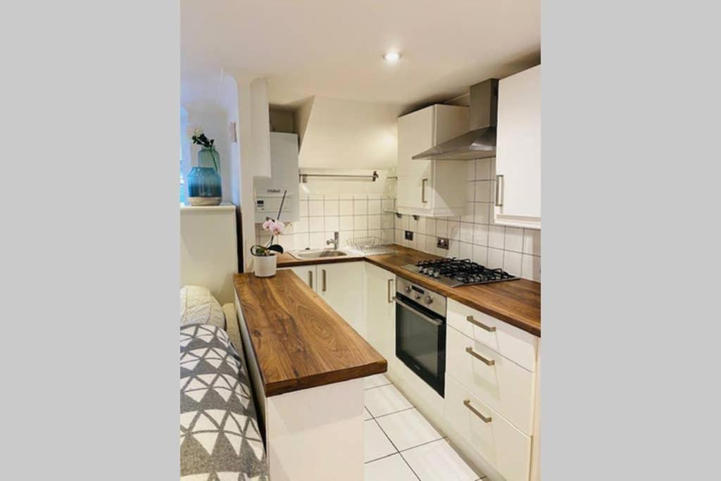 Appartement Stunning, Stylish Garden Flat In The Heart Of Wimbledon à Londres Extérieur photo