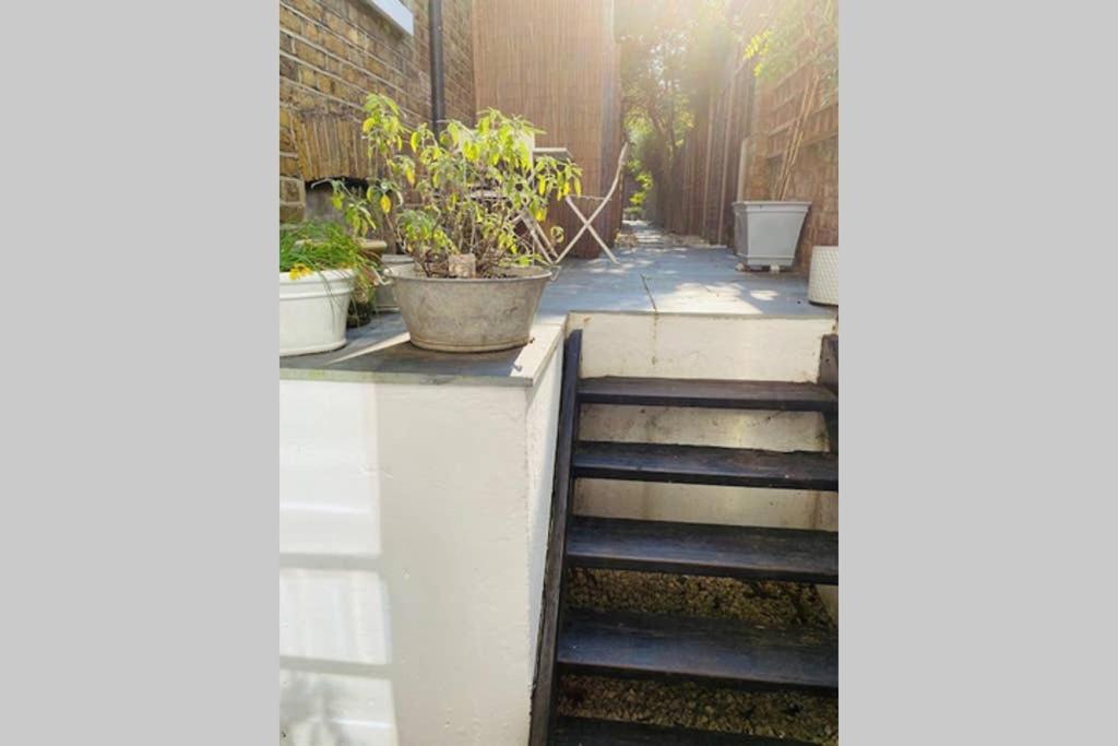 Appartement Stunning, Stylish Garden Flat In The Heart Of Wimbledon à Londres Extérieur photo