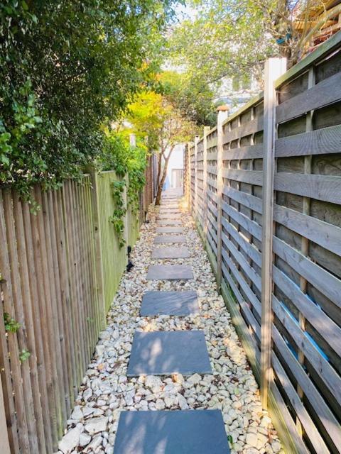 Appartement Stunning, Stylish Garden Flat In The Heart Of Wimbledon à Londres Extérieur photo