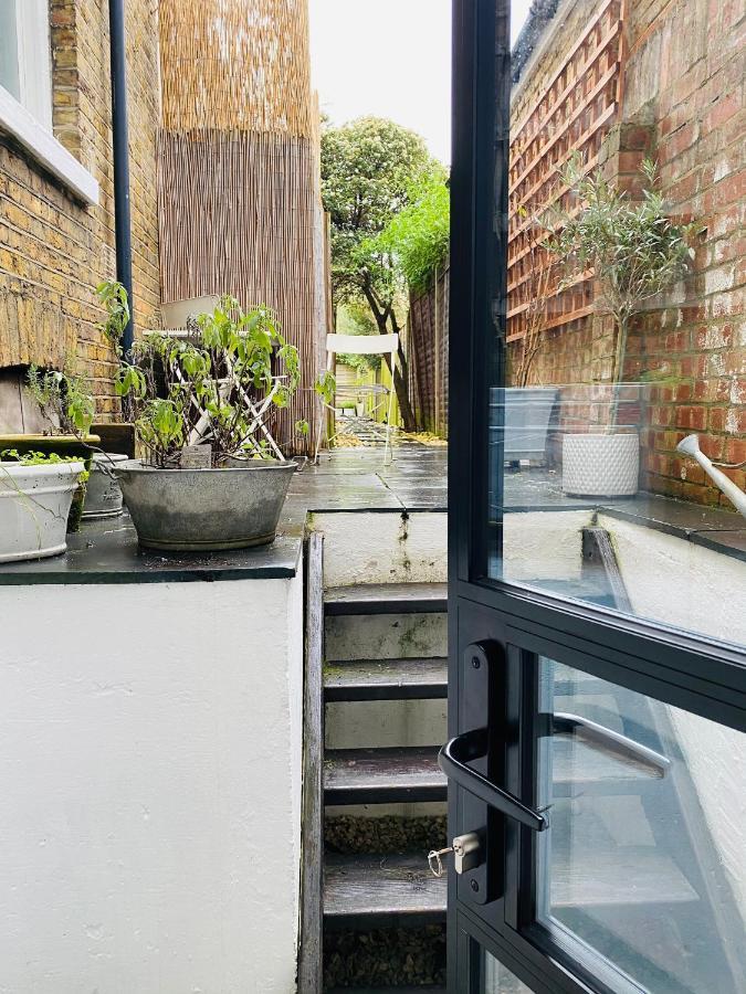 Appartement Stunning, Stylish Garden Flat In The Heart Of Wimbledon à Londres Extérieur photo