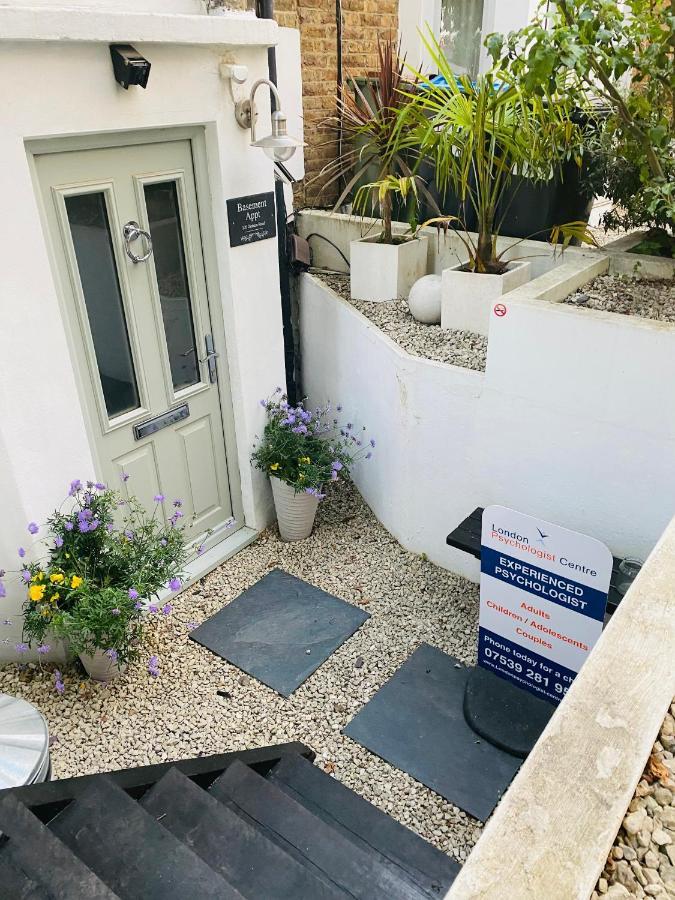 Appartement Stunning, Stylish Garden Flat In The Heart Of Wimbledon à Londres Extérieur photo