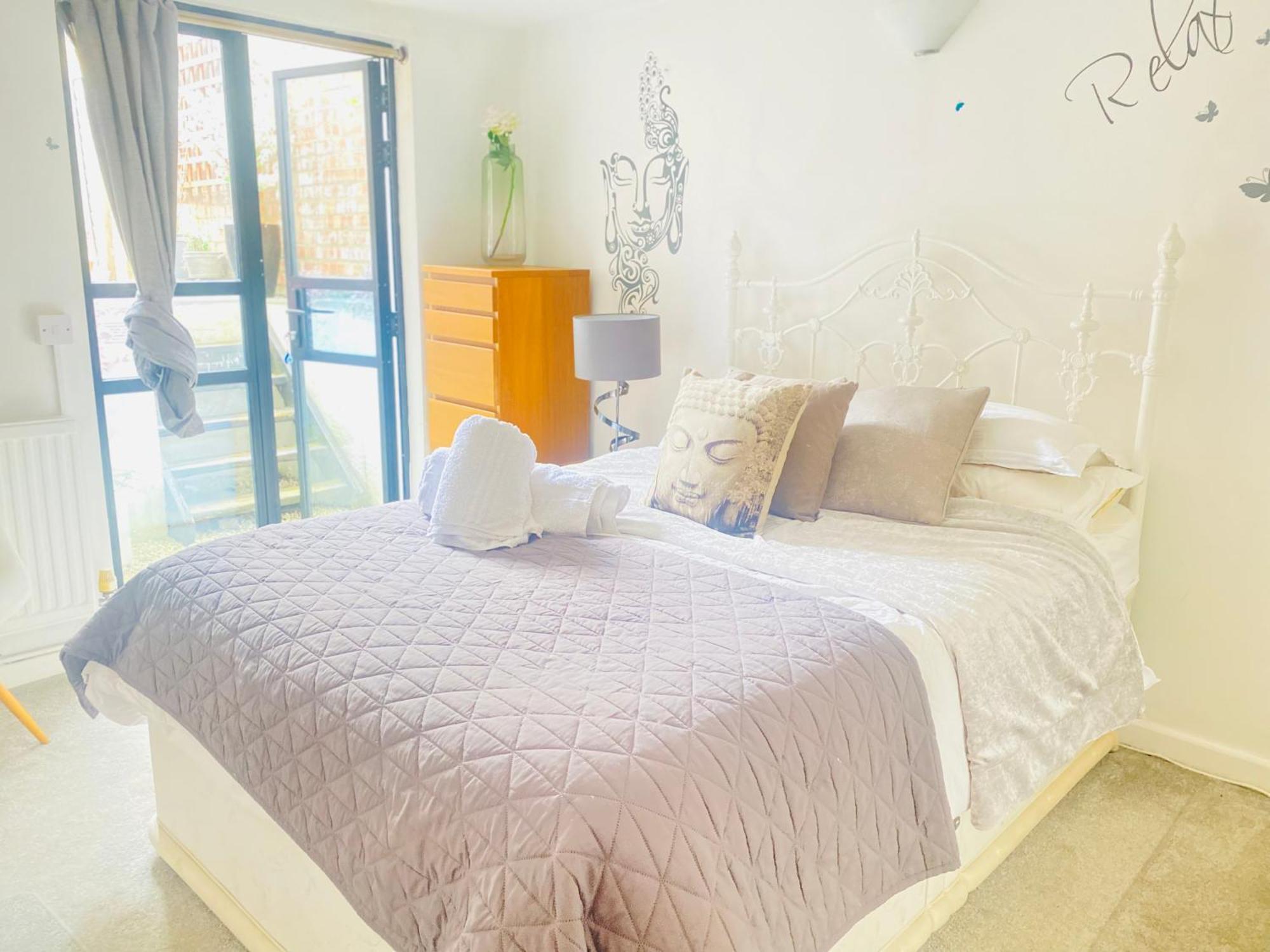 Appartement Stunning, Stylish Garden Flat In The Heart Of Wimbledon à Londres Extérieur photo